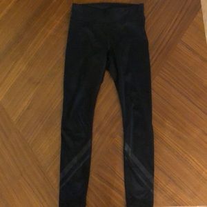Tory Burch Pants - EUC Tory sport black chevron leggings size XS Tory Burch Pants - EUC Tory sport black chevron leggings size XS